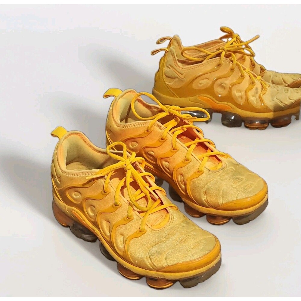 Nike Air VaporMax Plus Shoes Womens Sz 10 Orange Yellow CW7011-800 Sneakers Run
